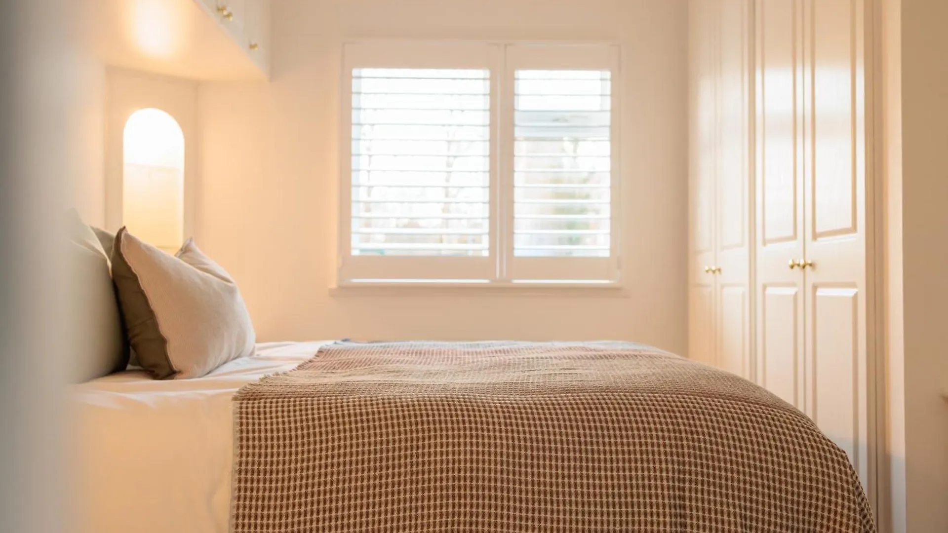 Quiet Comfy Riverside Lodge - Club Casita Christchurch  Apartment Christchurch (Dorset)